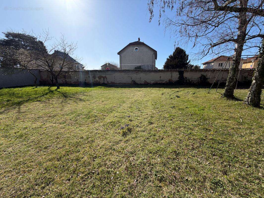Terrain à PONT-DE-CHERUY