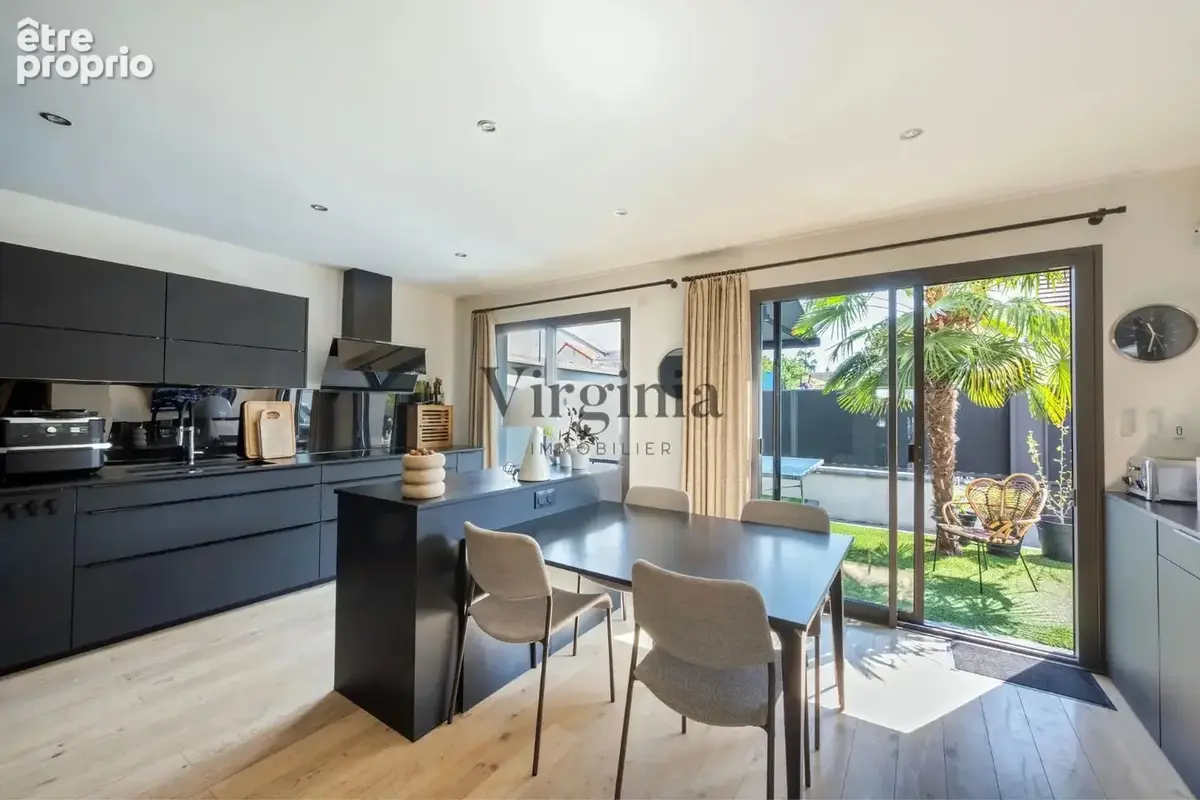 Propriété d'exception au coeur de Charentonneau - 350 m² habitables - Prestations ultra haut de gamme - Piscine intérieure - photo 6