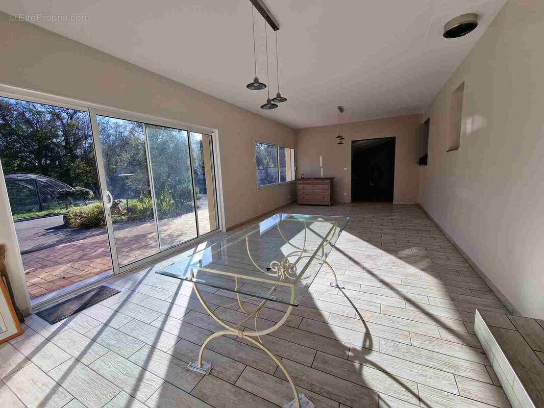 Maison de plain-pied avec 2 logements avec garages - photo 3