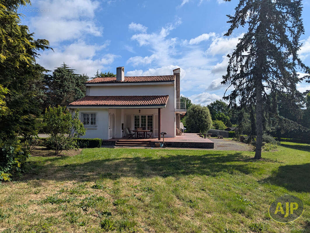 Maison à BOUSSAY