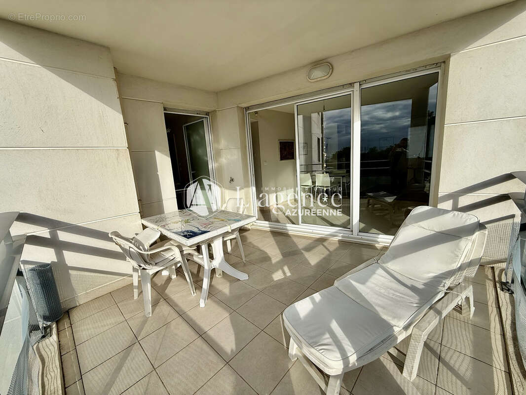Appartement à SAINT-LAURENT-DU-VAR