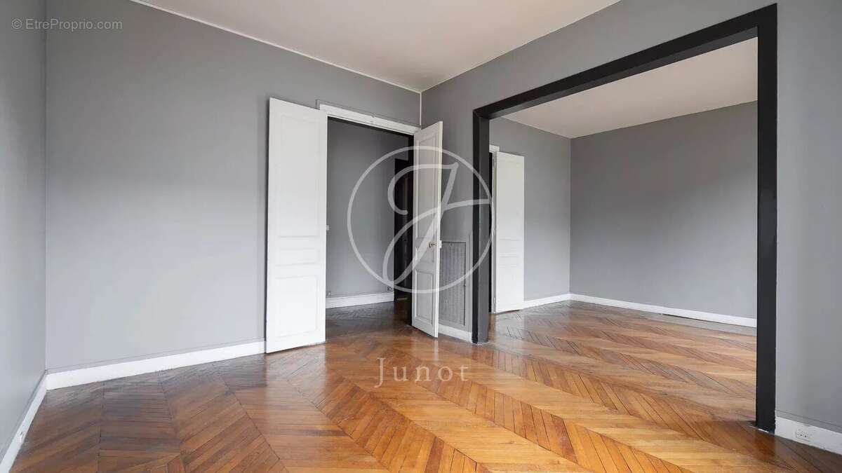 Appartement à PARIS-7E