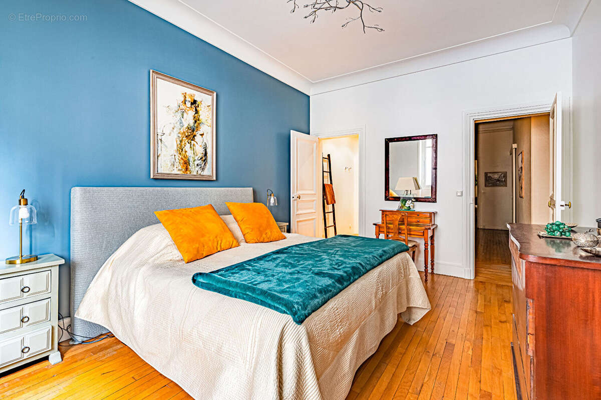 Appartement à PARIS-7E