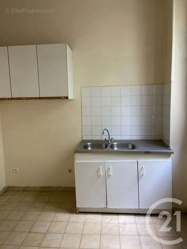 Appartement à MARSEILLE-4E