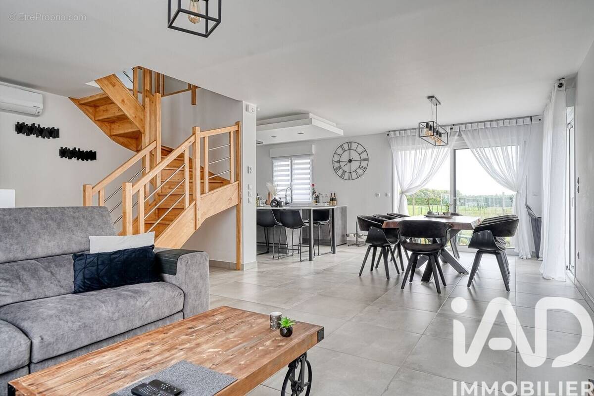 Photo 1 - Maison à SAINVILLE