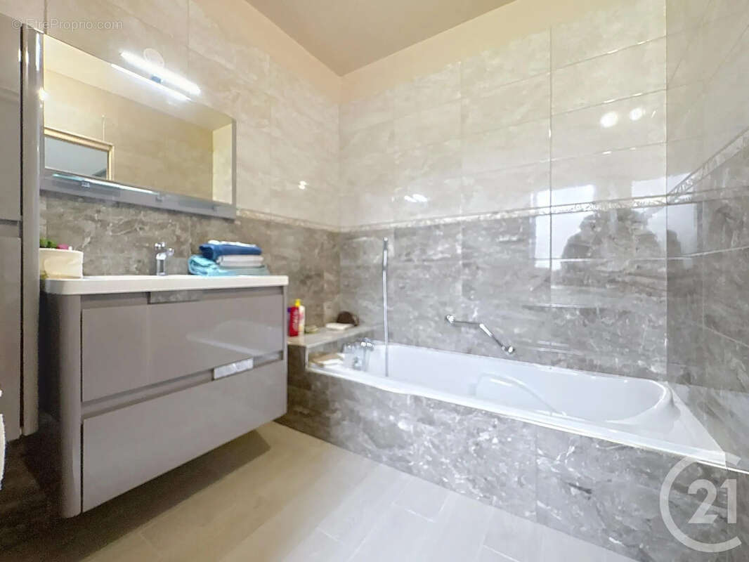 Maison à LA CHAPELLE-SAINT-LUC