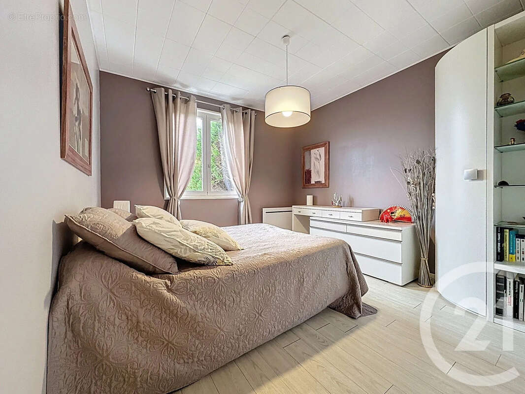 Maison à LES ECRENNES