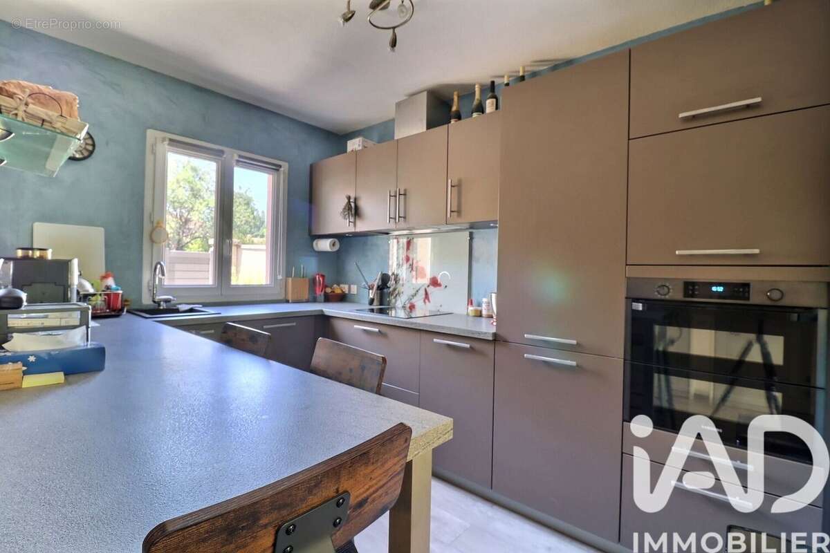 Maison 80 m² à Vitrolles  - photo 5
