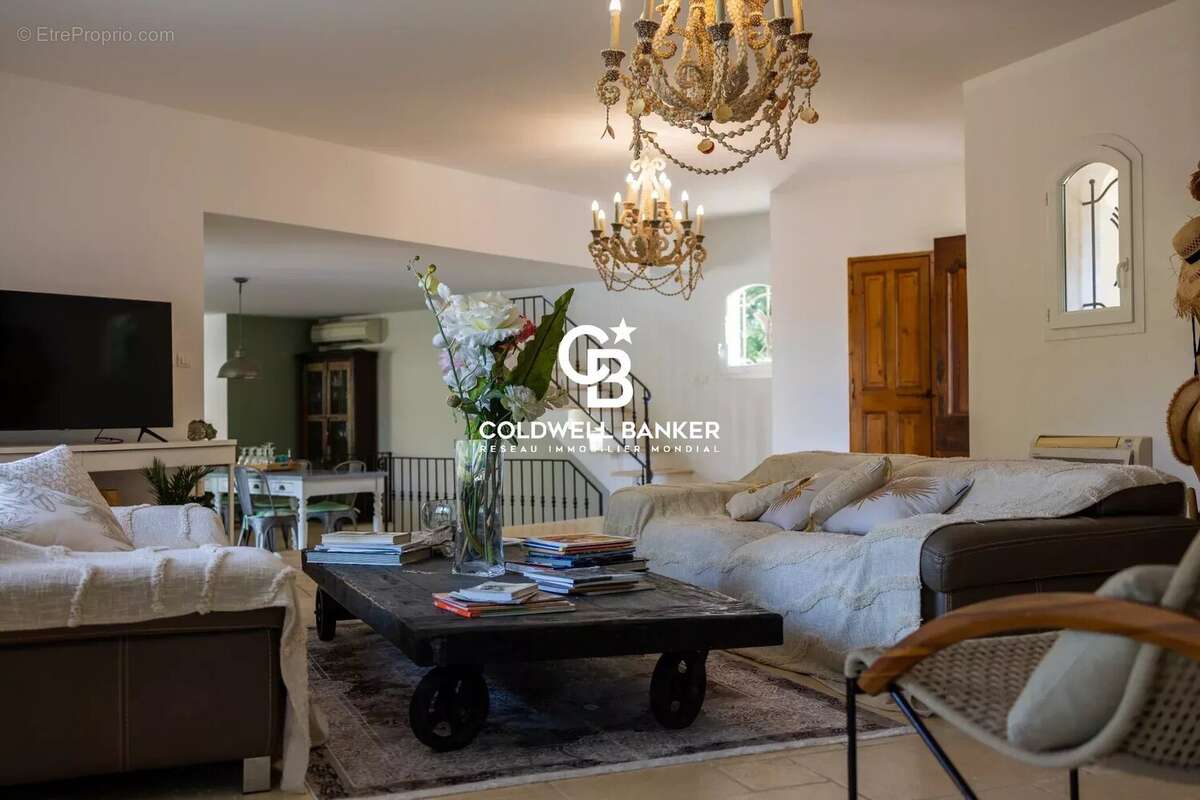 Maison à BORMES-LES-MIMOSAS