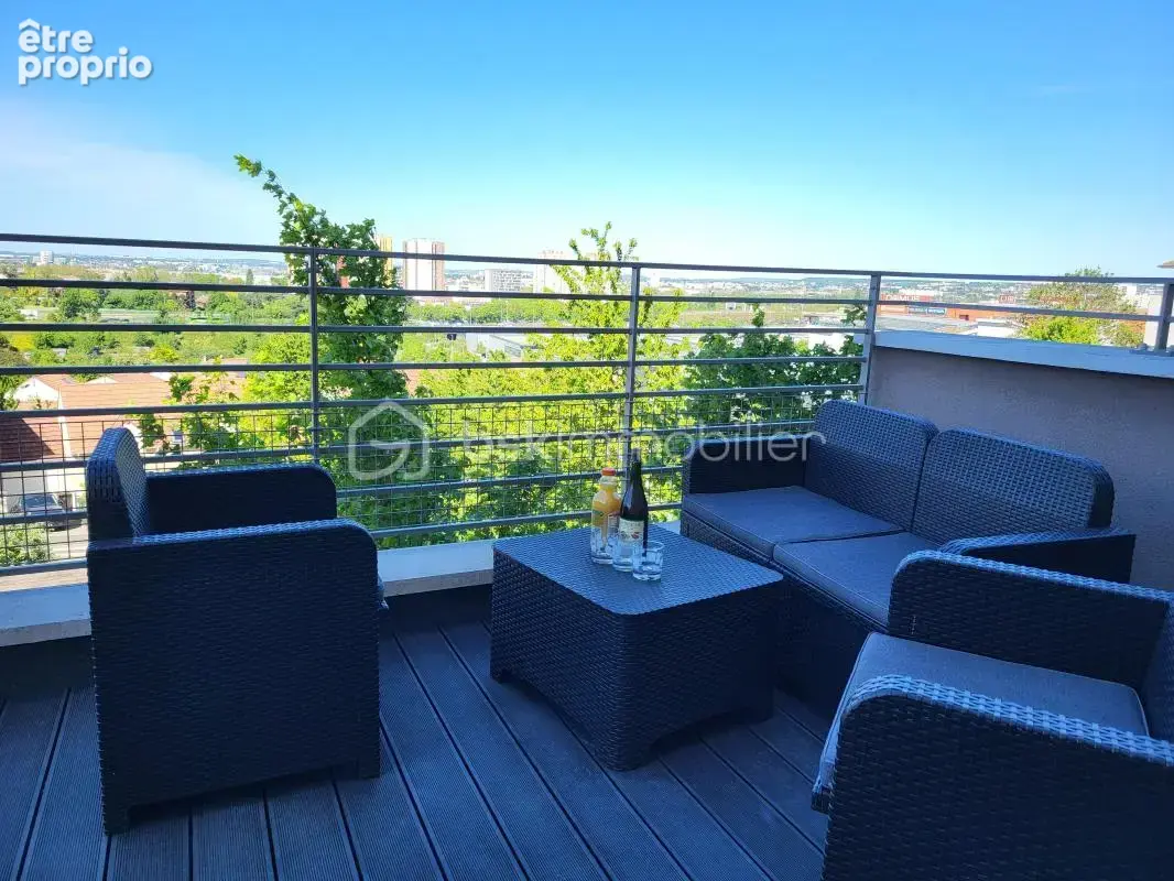 Terrasse xxl de 80m2, sur Ligne 11, vue Panoramique, Soleil ! Résidence récente! - photo 3