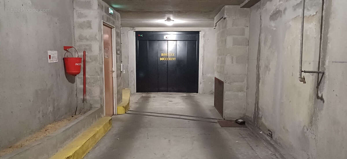 Parking à PARIS-20E