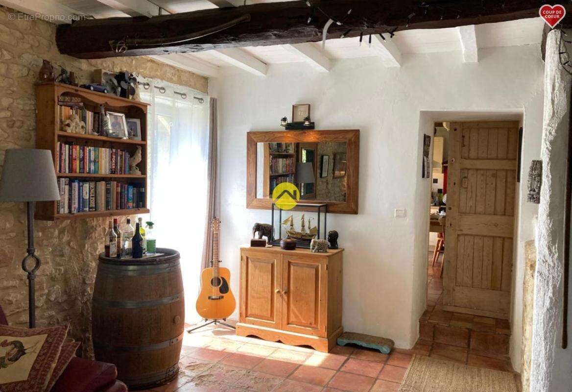 Maison à MAUZAC-ET-GRAND-CASTANG