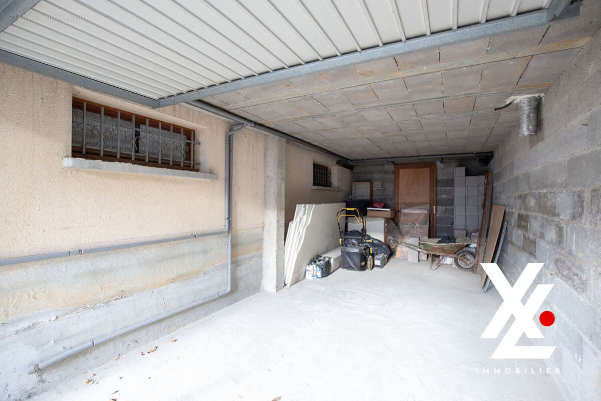 Maison à VELAINE-EN-HAYE