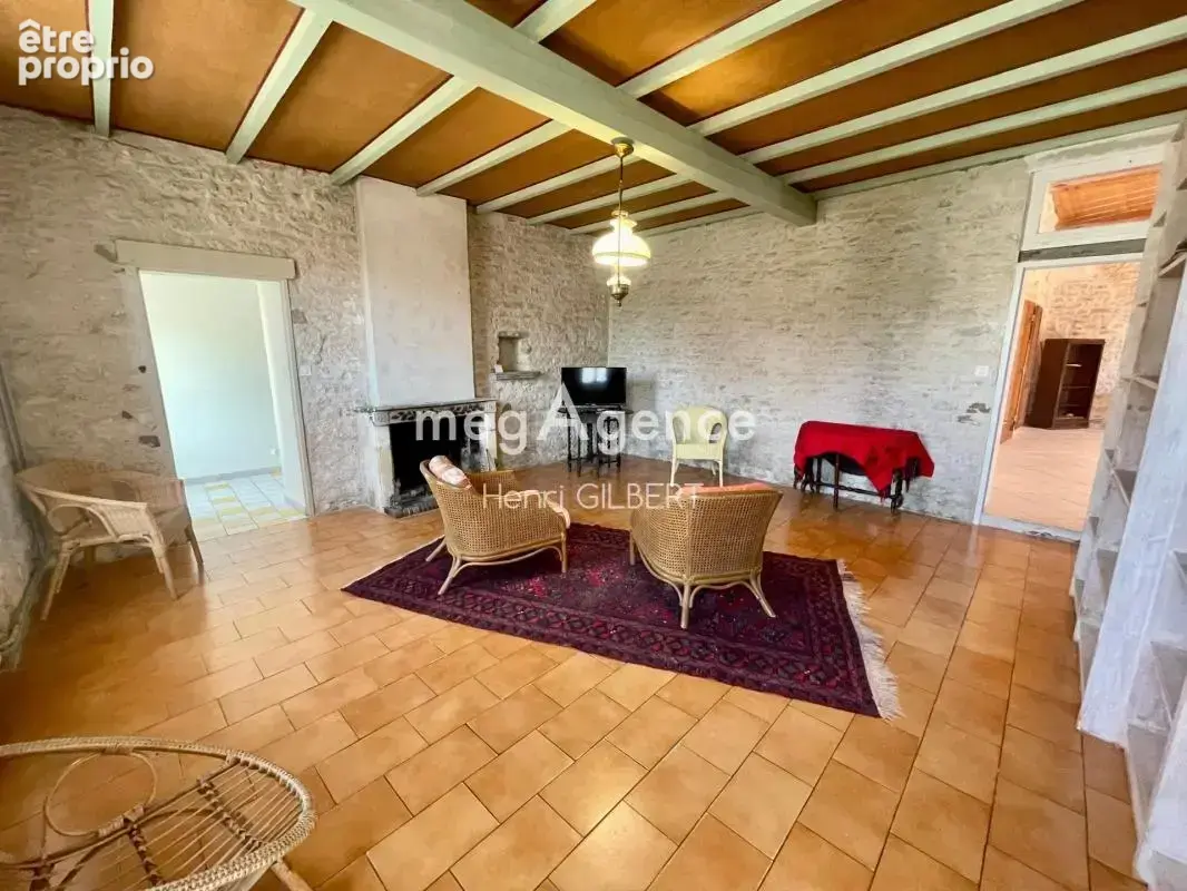 Maison construite en pierre entièrement restaurée - photo 3