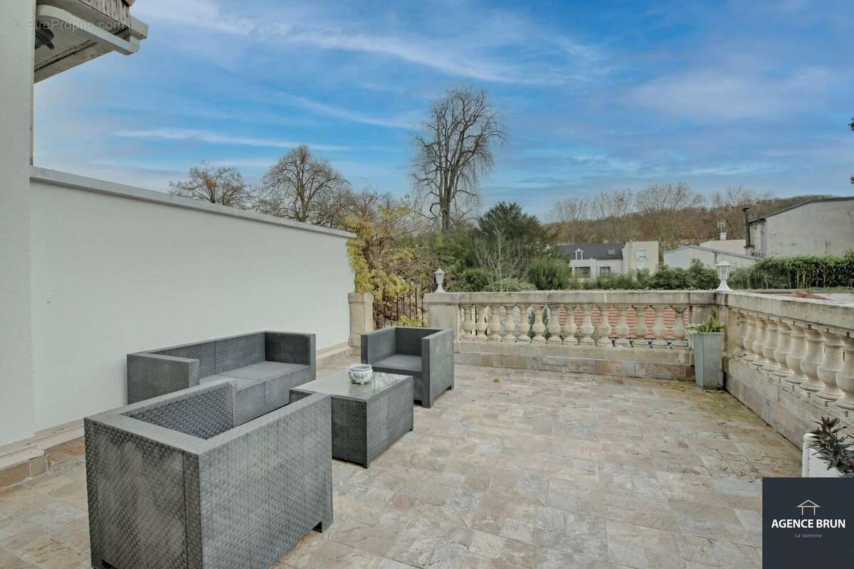 Maison à SAINT-MAUR-DES-FOSSES