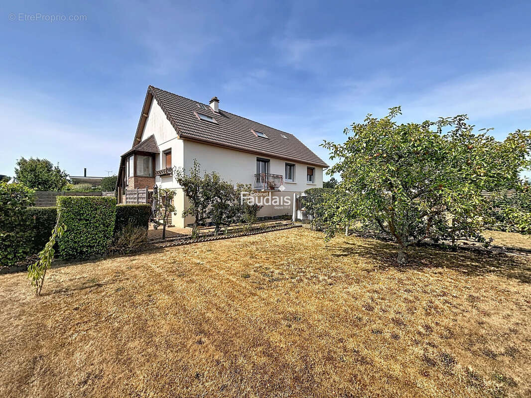 Maison à FONTAINE-ETOUPEFOUR