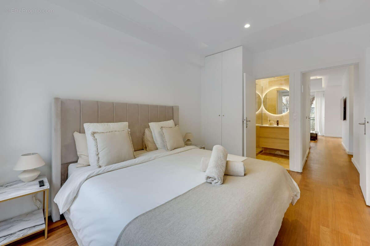 Appartement à NEUILLY-SUR-SEINE