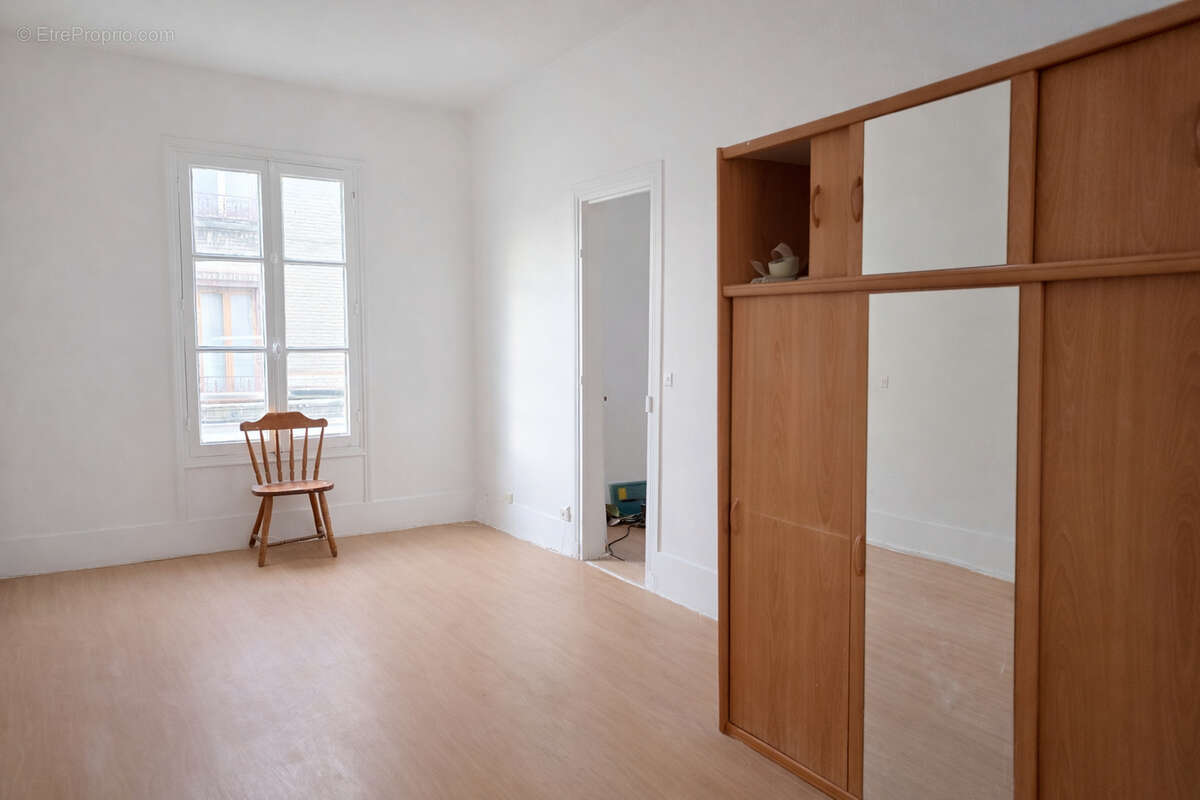 Commerce à NEUILLY-PLAISANCE