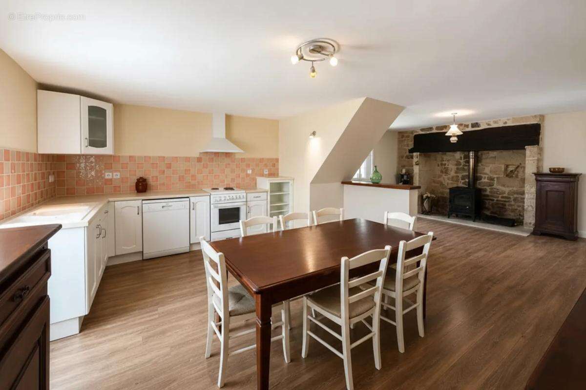 Maison en pierre avec étang et vastes dépendances - photo 5