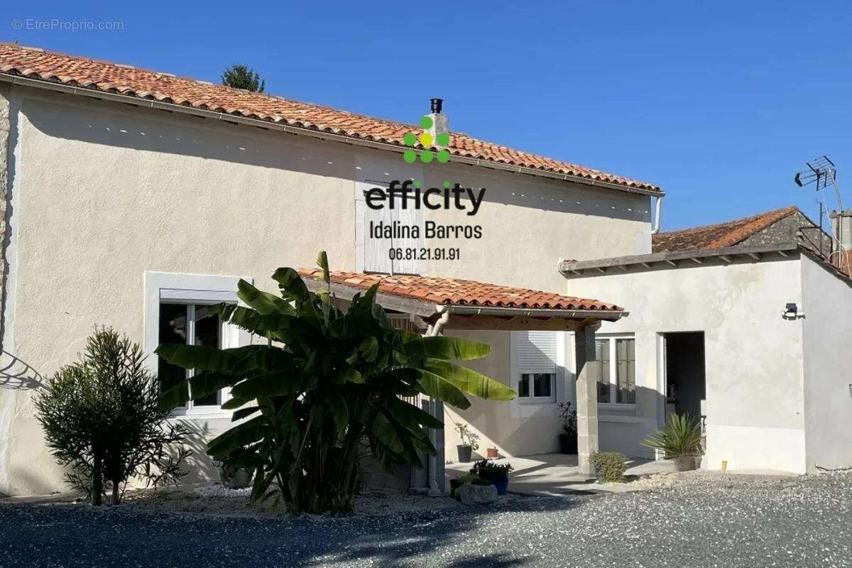Maison à AIGRE