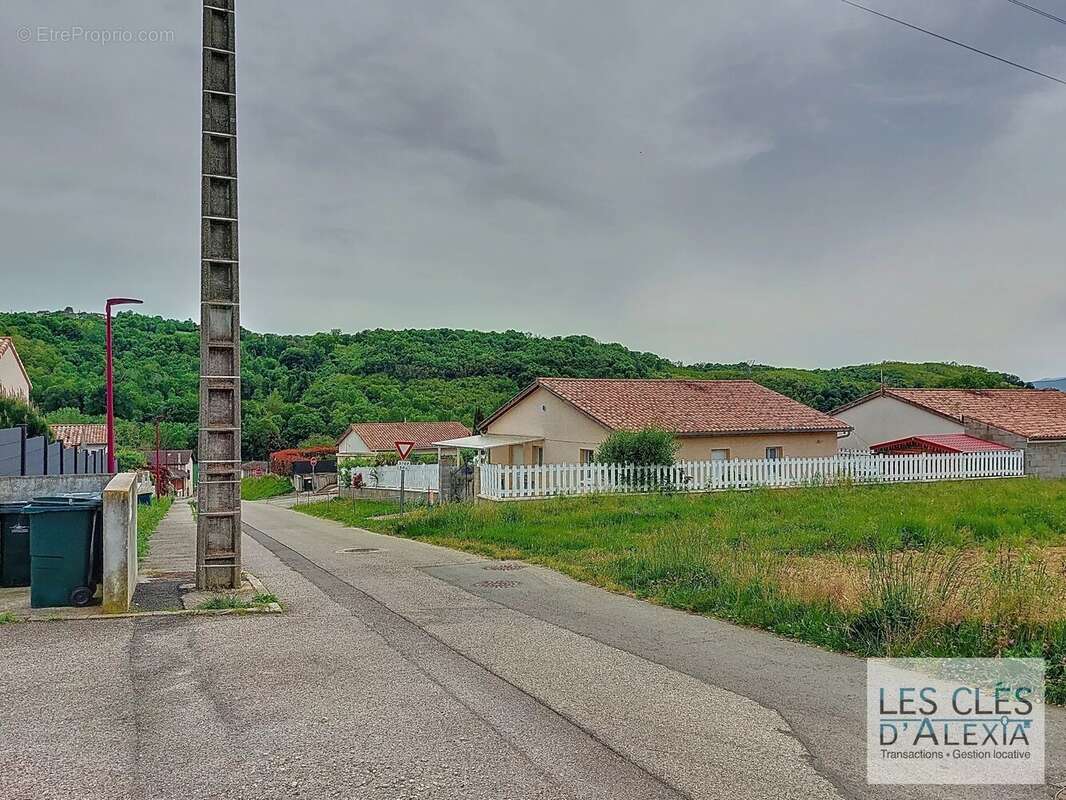 Terrain à SAINT-ROMAIN-DE-SURIEU