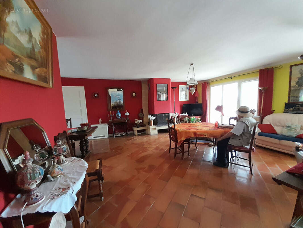 Maison à ENTRECASTEAUX