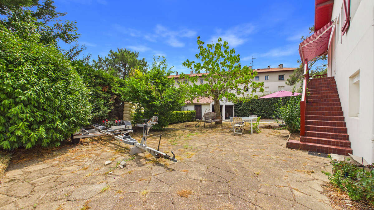 Anglet Montbrun - Maison de 117 m² sur un terrain de 508 m² - photo 11