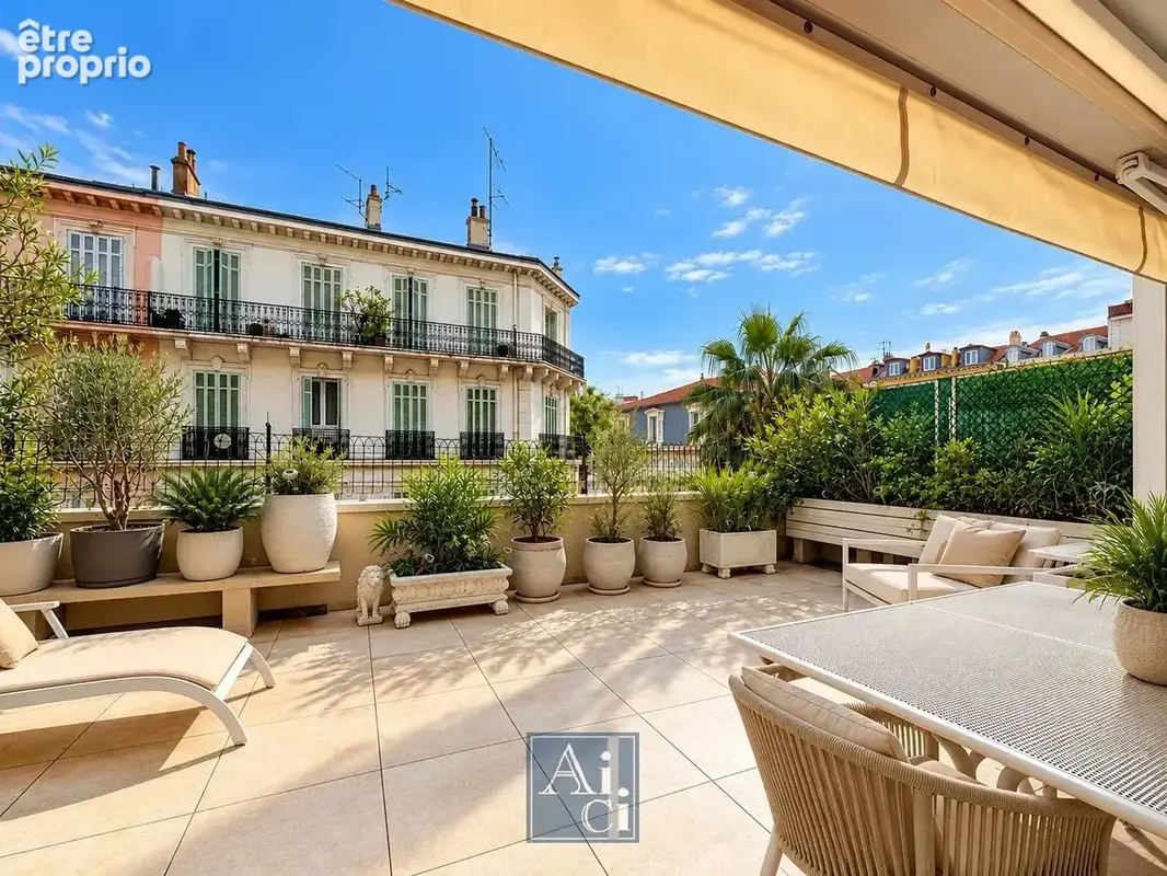 Cannes. à deux pas des plages. superbe 2 pièces avec terrasse de 45 m2 - photo 3