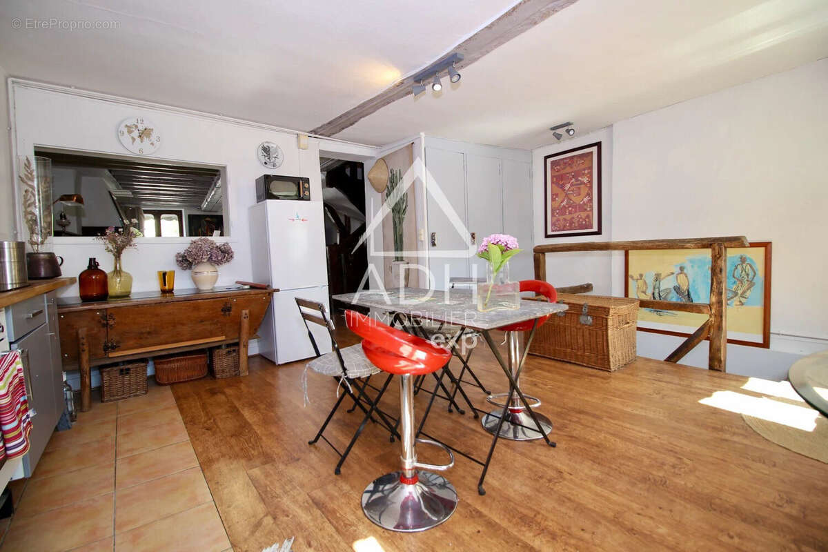 Appartement à NEAUPHLE-LE-CHATEAU