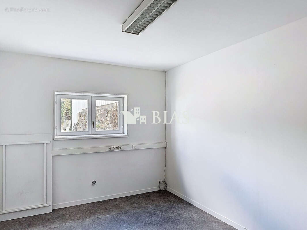 Commerce à MONTVILLE