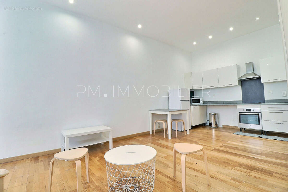 Appartement à MARSEILLE-6E