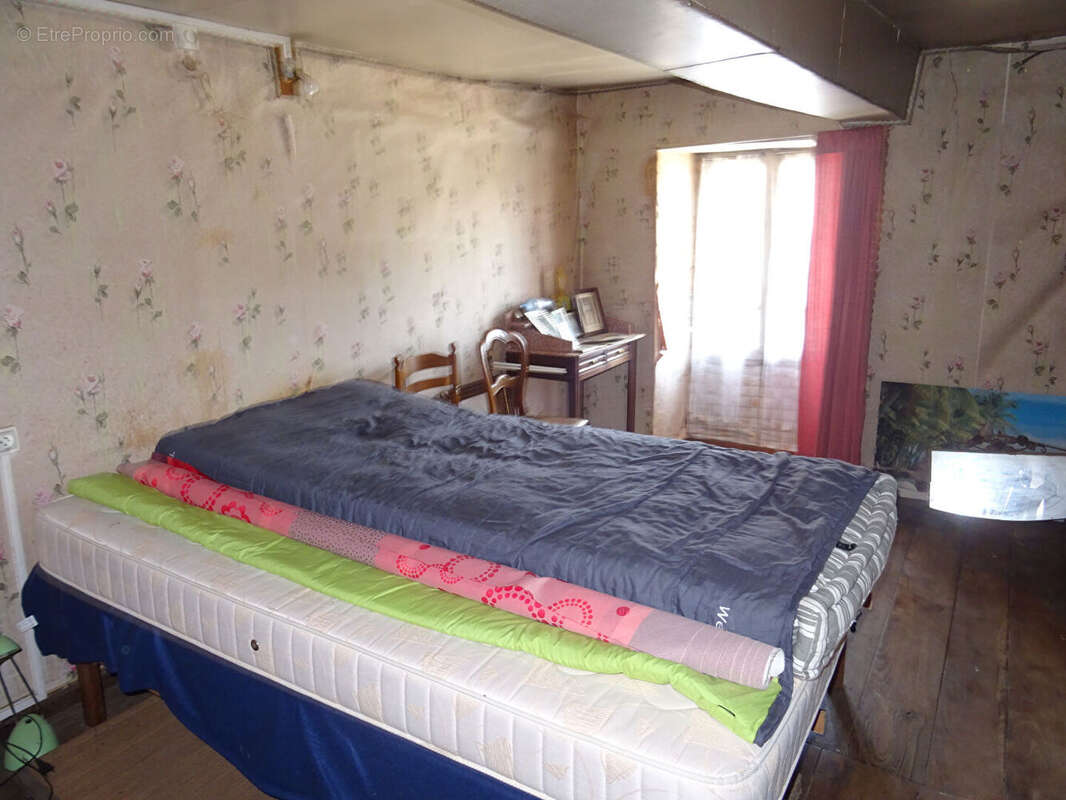 Maison à SAINT-GEORGES-DE-ROUELLEY