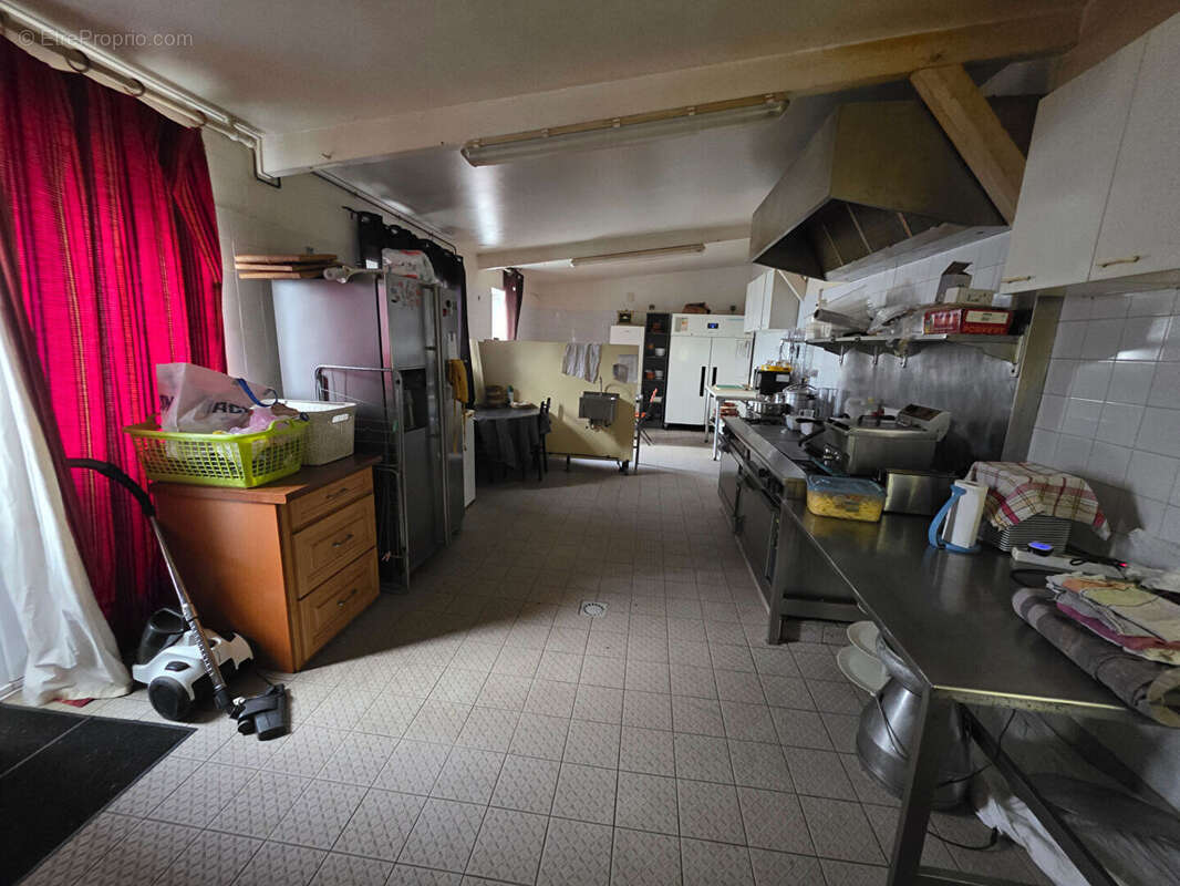 Commerce à COUSSAY-LES-BOIS