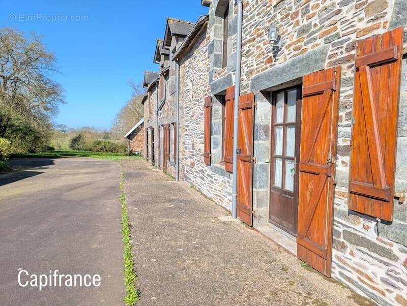 Longère familiale 210 m² + dépendances – Terrain 2 600 m² – Projet de vie ou gîtes - photo 2