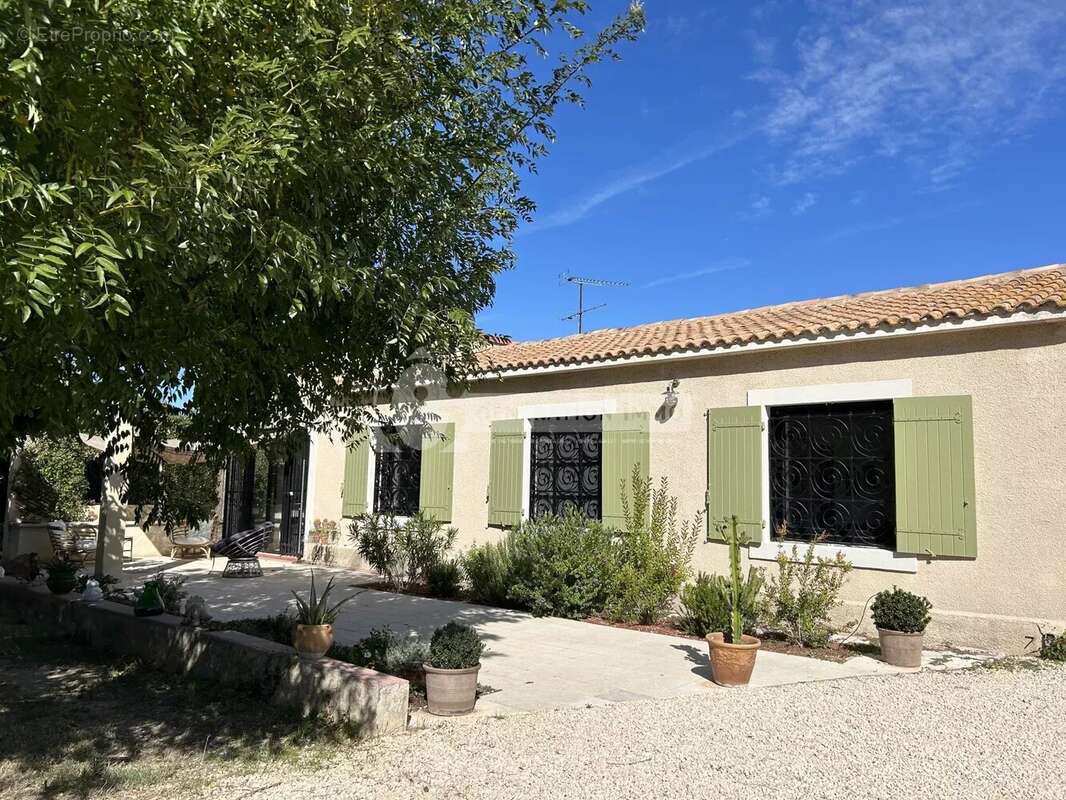 Maison à FONTVIEILLE