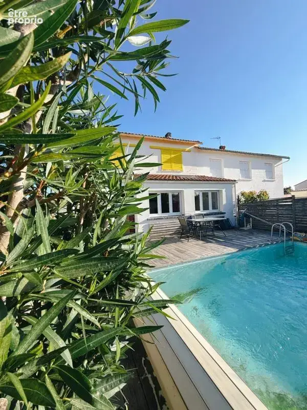 Maison familiale avec piscine et garage à proximité de la mer et des commerces - photo 14