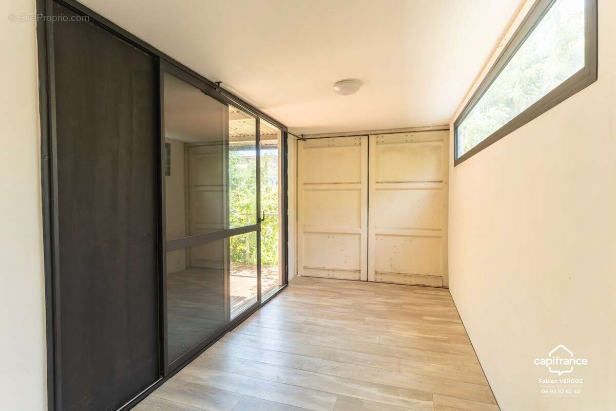 Maison F3/4 contemporaine en containers et ossature métallique – Duparc, Sainte-Marie - photo 5