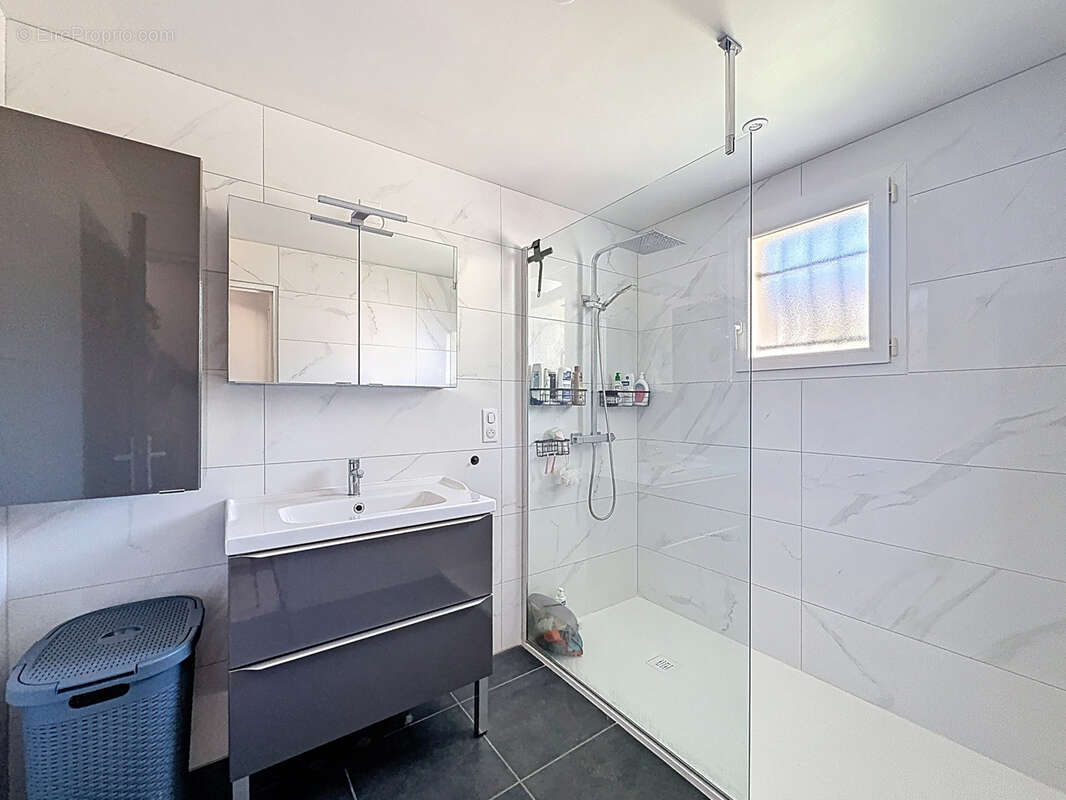 Prades de Salars. Maison contemporaine de plein pied avec jardin. - photo 10