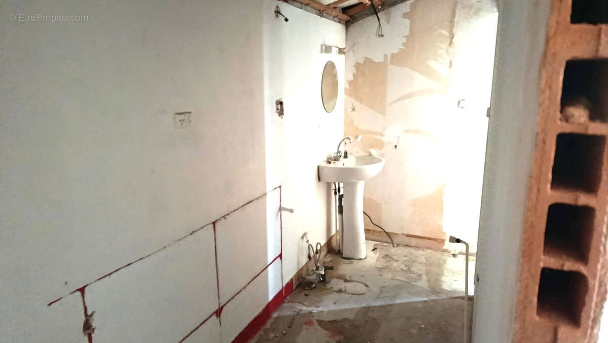 Maison et dépendance à Laruscade - photo 10