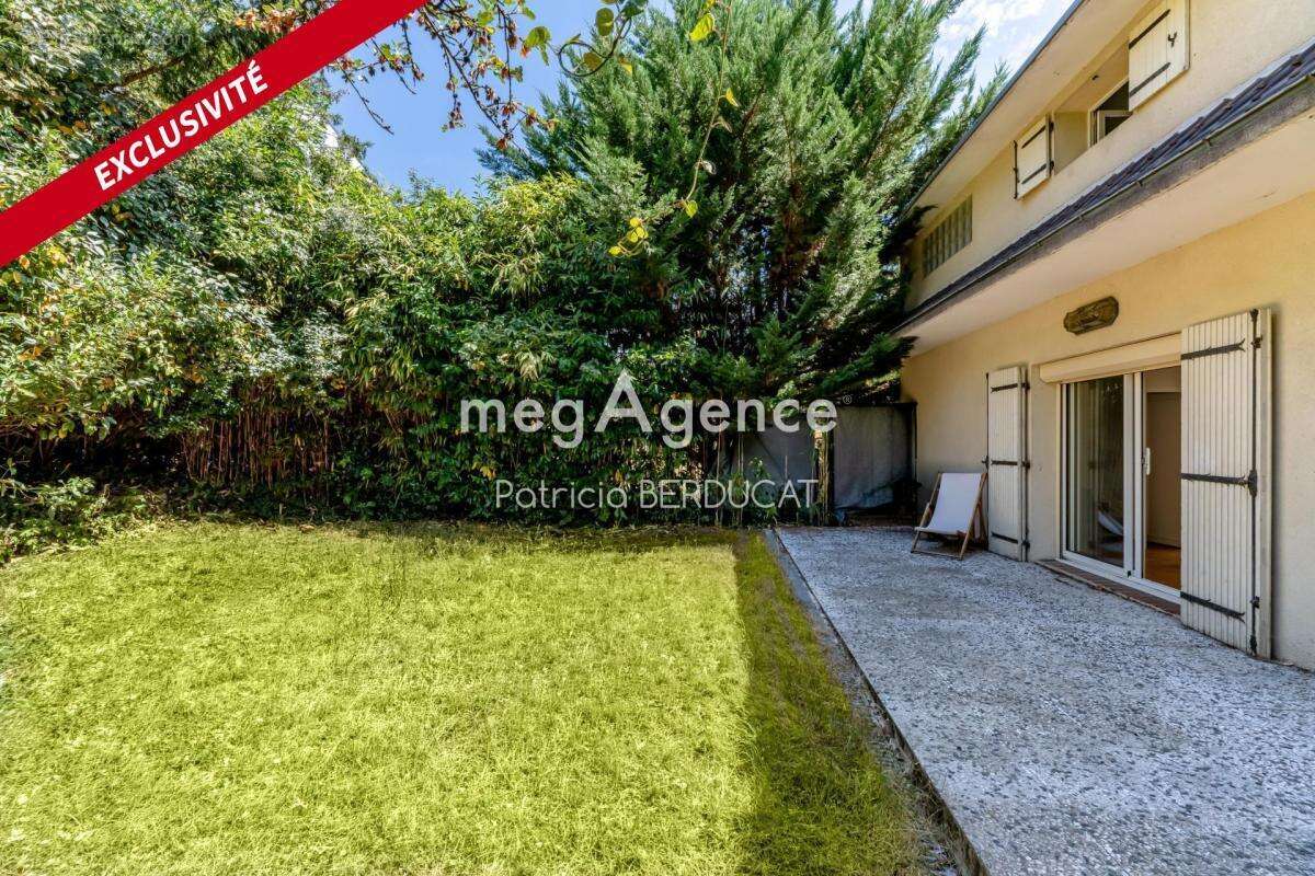 PROPRIETE FAMILIALE avec MAISON et ANNEXE / 189m² / 5 CHAMBRES - Avec terrasse et jardin arboré - photo 8
