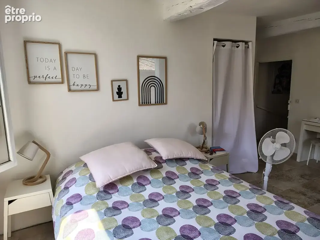 Entrecasteaux Coeur du village : immeuble avec local commercial et appartements - photo 13