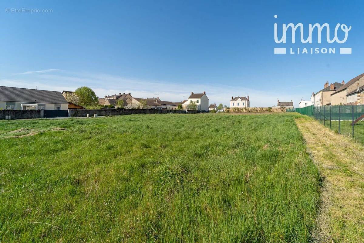 Terrain à FOURCHAMBAULT