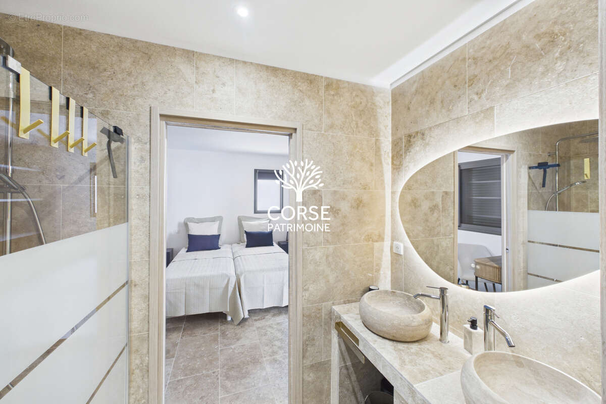 Villa T5 vue mer, piscine à débordement - photo 6