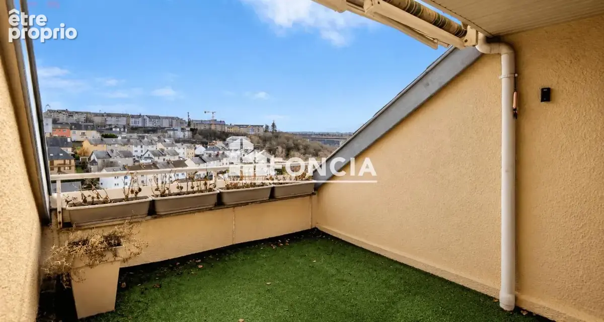 Rodez : dernier étage avec ascenseur, 4 chambres, deux terrasses, deux garages et deux caves - photo 2