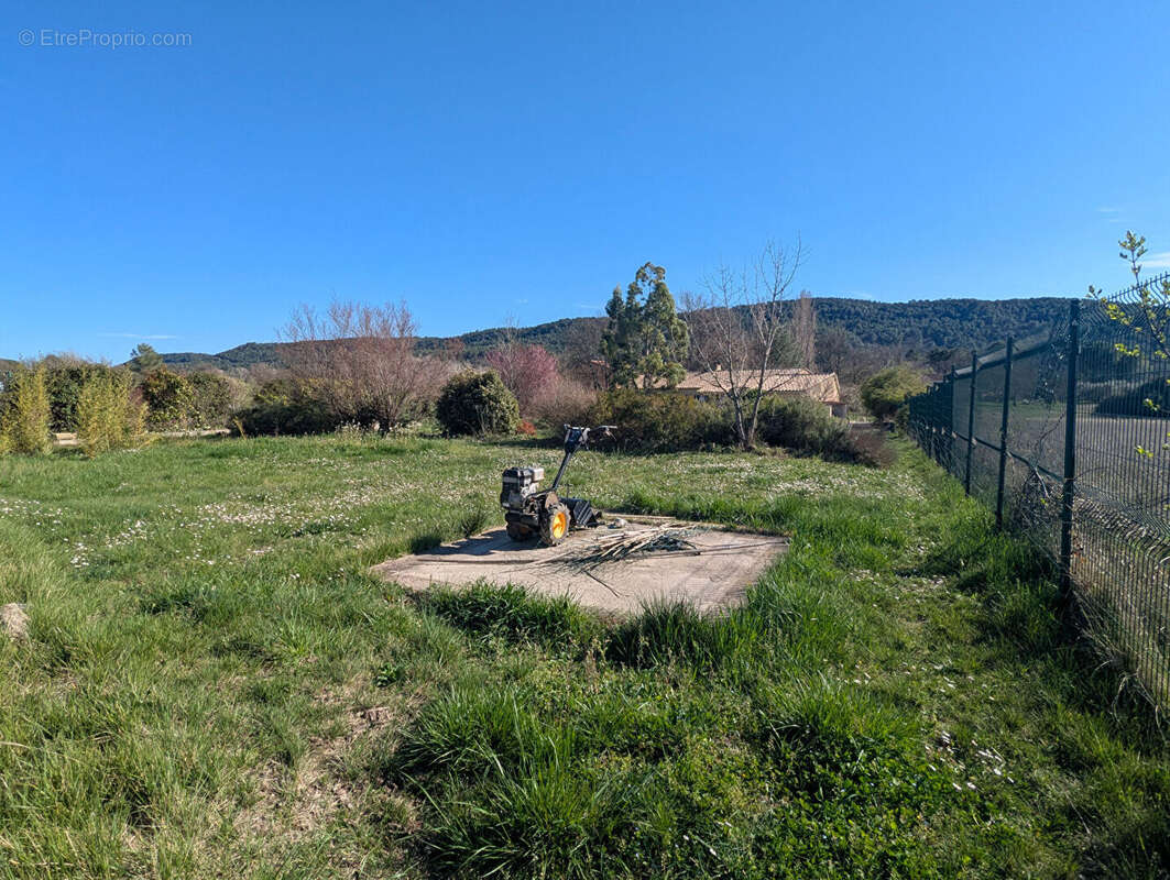 Terrain à SALERNES