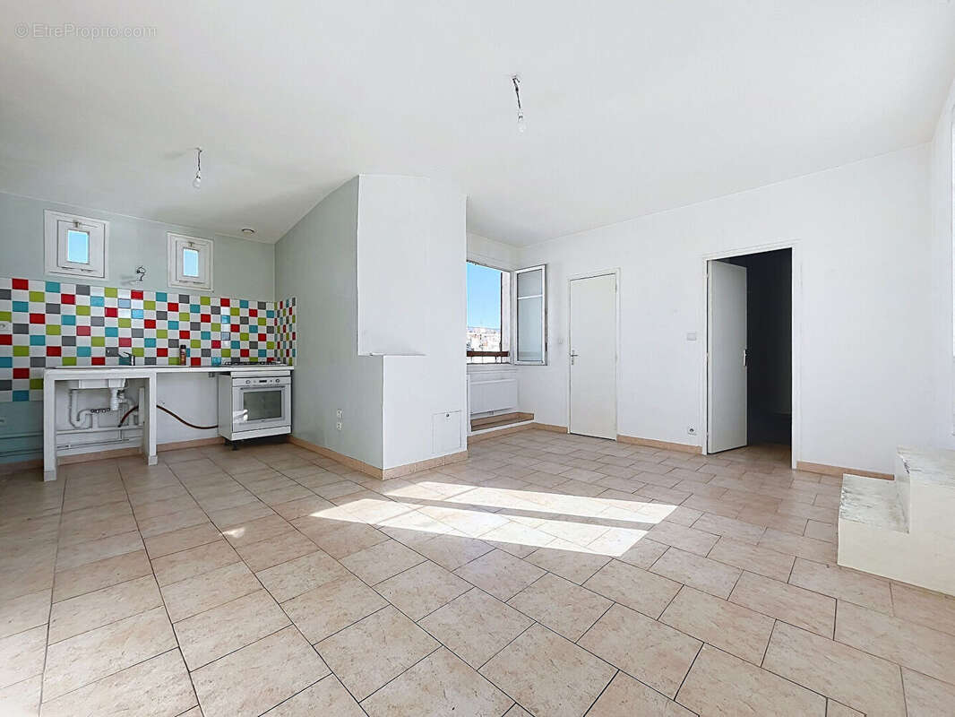 Appartement à MARSEILLE-4E