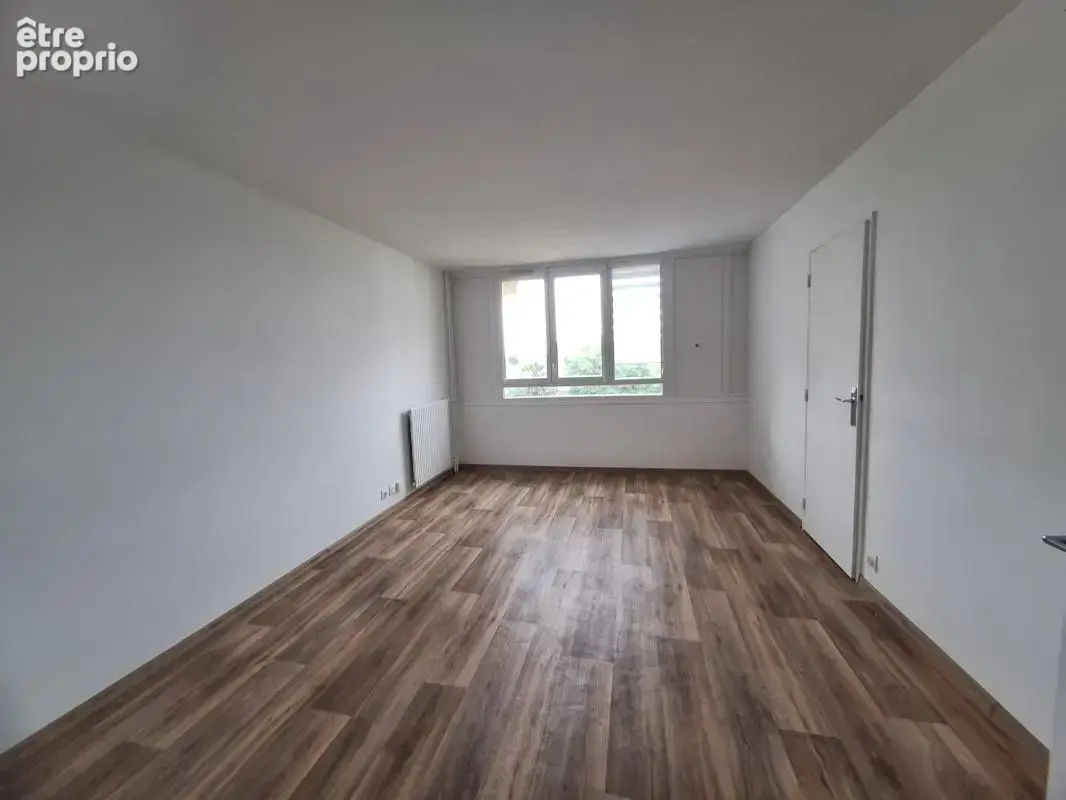 Trappes centre – appartement t2 rénové avec balcon – proche gare - photo 2