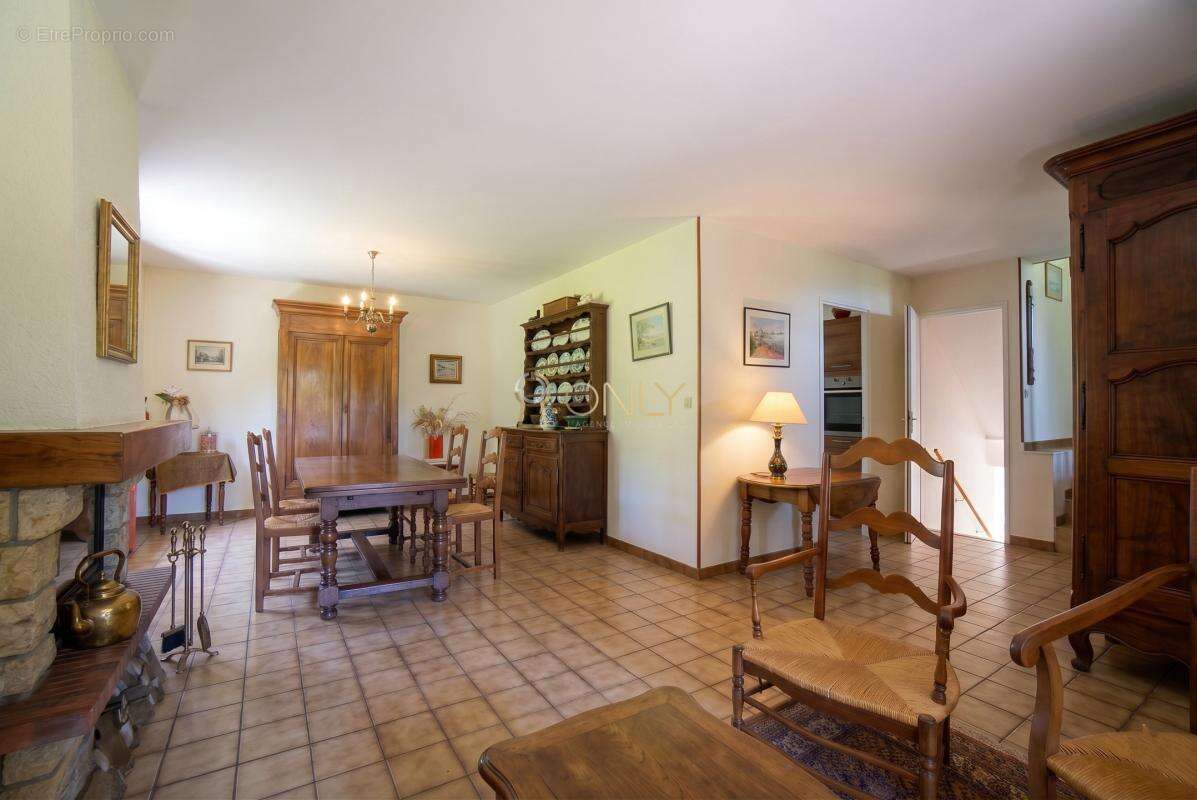 Poleymieux-au-Mont-d'Or-Maison- 116m²-4 pièces - photo 5