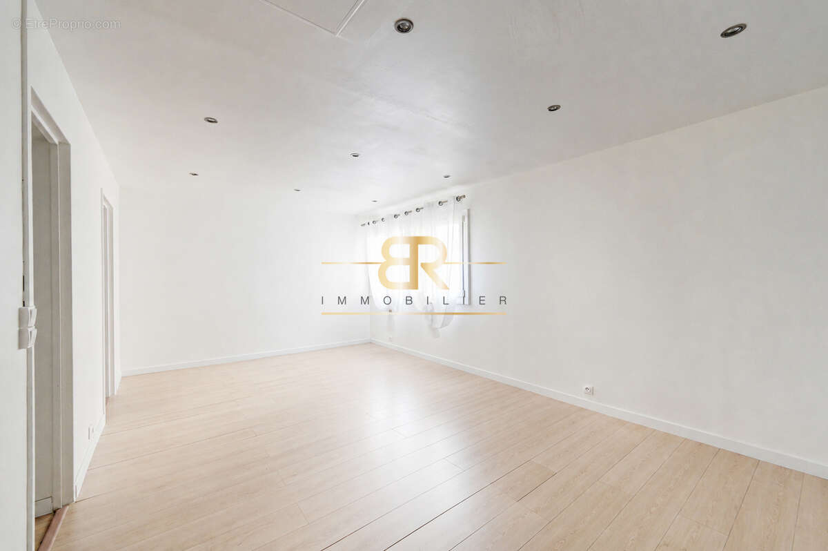 Appartement à PARIS-20E