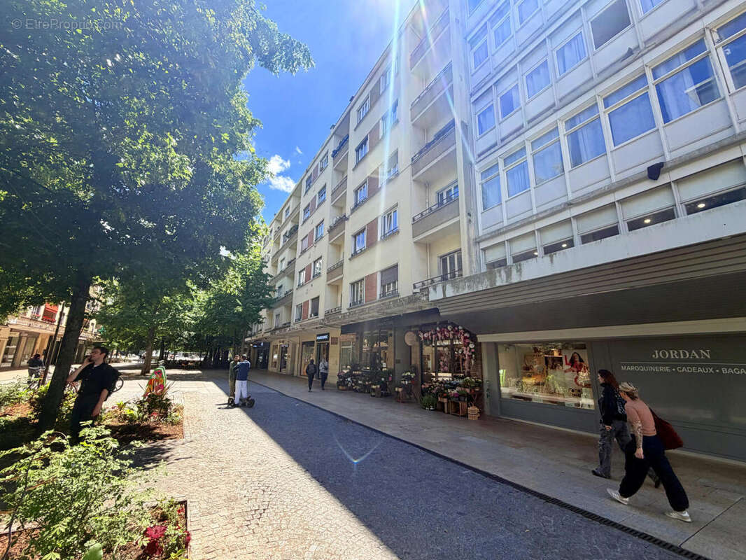 EXCLUSIVITE Annemasse centre, Arcade commerciale LIBRE de 40,77 m² située "Rue de la République"... - photo 10
